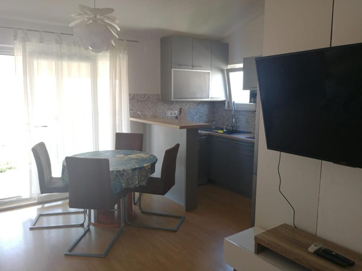 Apartmani Nea Biograd Na Moru Bagian luar foto