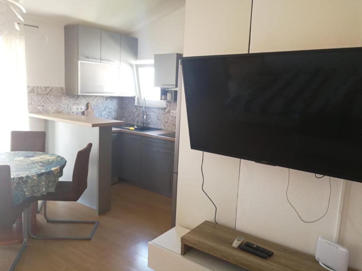 Apartmani Nea Biograd Na Moru Bagian luar foto